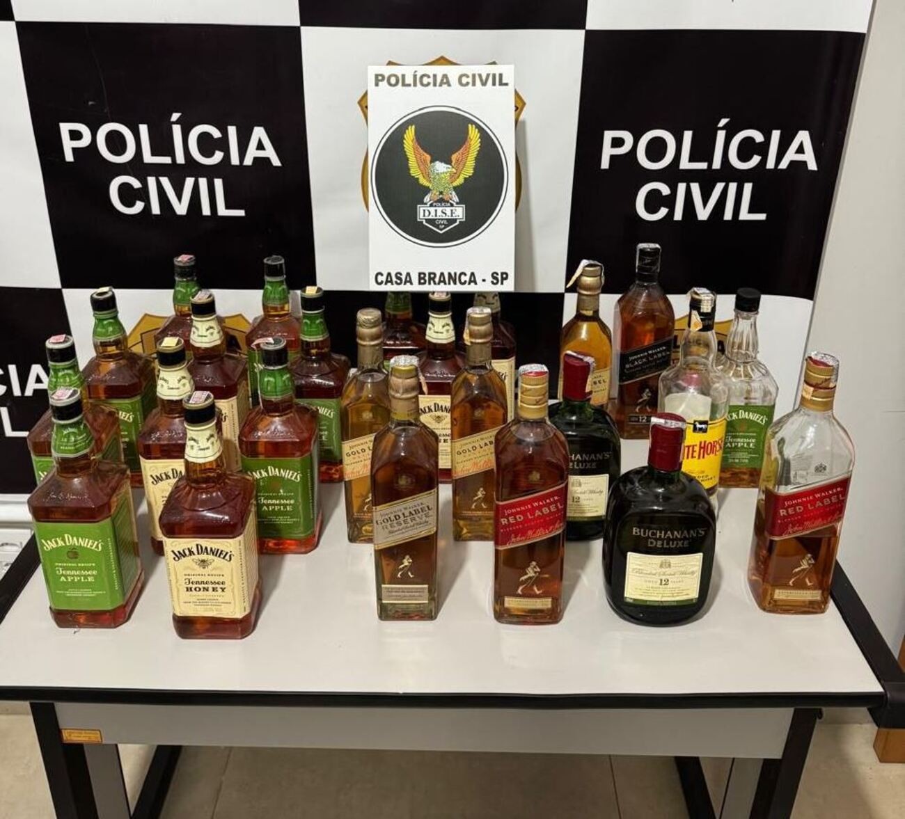 Homem é preso vendendo bebidas destiladas falsificadas em adega no interior de SP