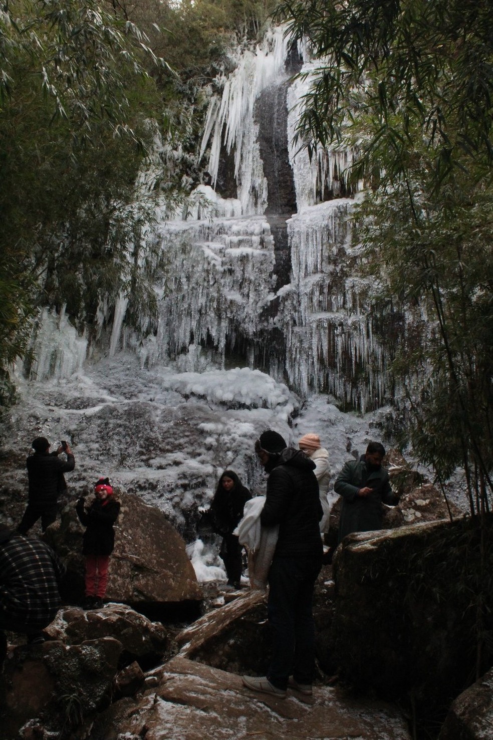 Cascata congelou com o frio em Urupema (SC) — Foto: Marleno Muniz/Arquivo Pessoal