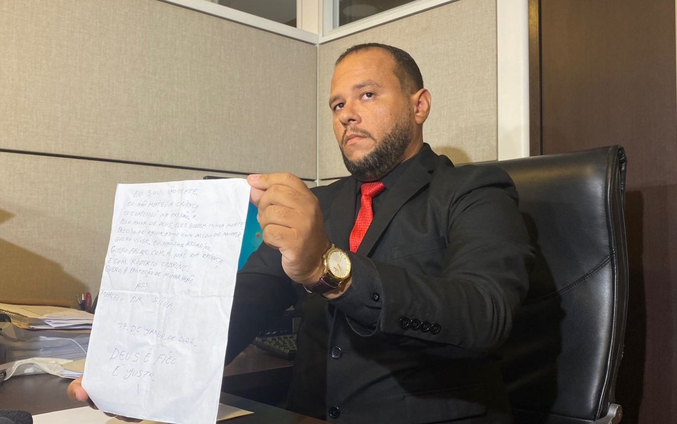 Advogado Rafael Nunes apresentou carta que disse ter sido escrita por suspeito de matar a menina Beatriz Angélica Mota — Foto: Pedro Alves/g1