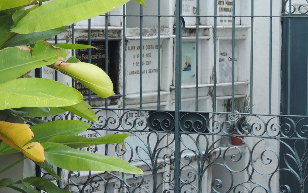 Ossário da Capela de Nossa Senhora dos Aflitos fica na lateral do templo — Foto: Vitor Tavares / G1