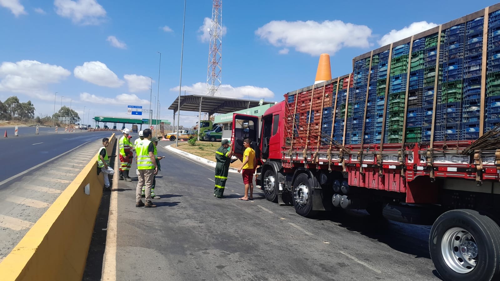 Ecovias realiza ações de segurança no trânsito e oferece serviços gratuitos a motoristas na BR-135