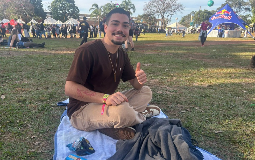 Programador com toalha no João Rock