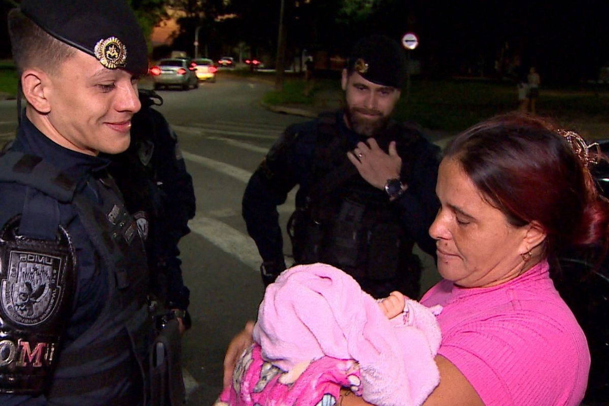 Mãe relata desespero em engasgo de recém-nascida e alívio com resgate de guardas em São José dos Campos: ‘Foi Deus’