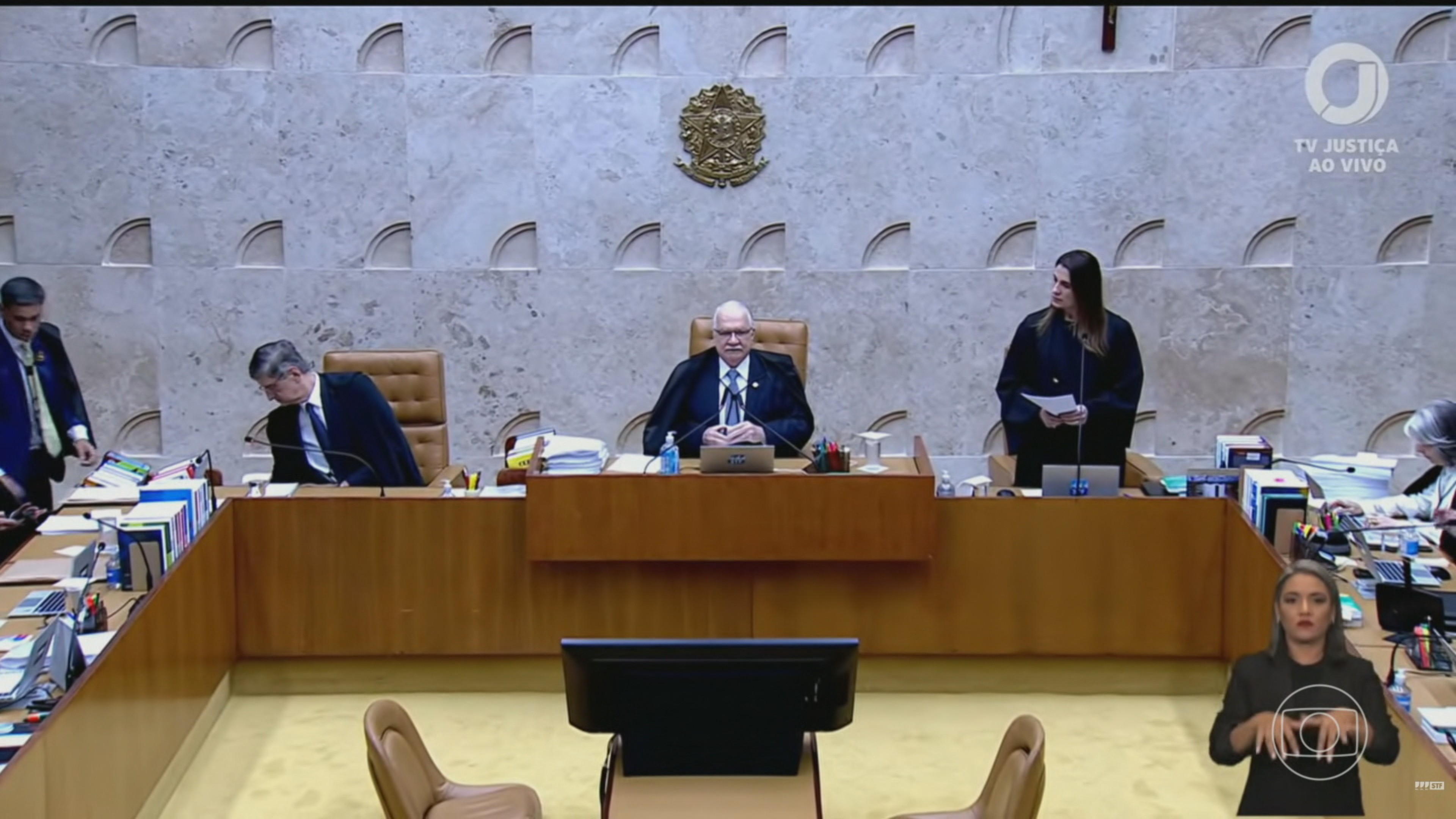 Supremo Tribunal Federal: sessão é marcada por divergências sobre rito de julgamento