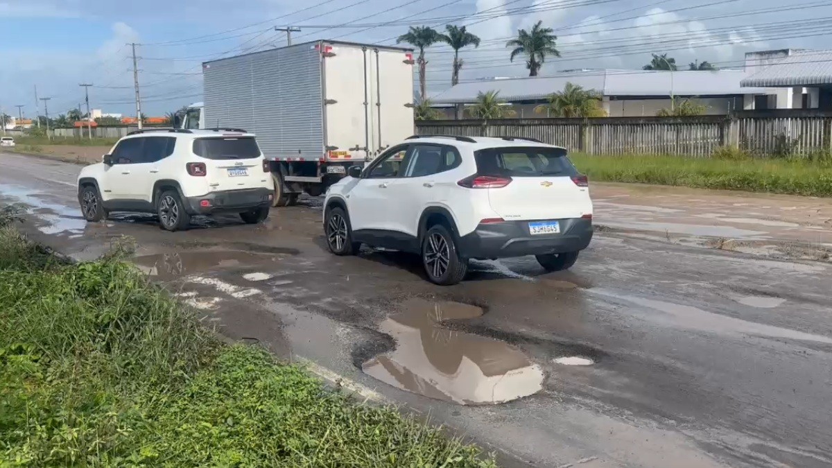 Buracos abertos em desvio na BR-304 e causam congestionamentos na Grande Natal