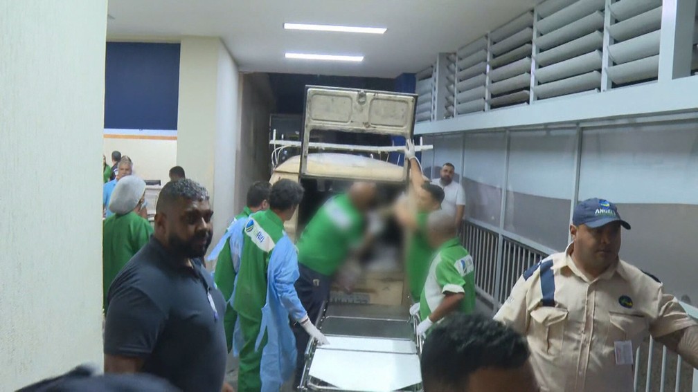 Seis corpos chegam ao HGV após megaoperação — Foto: Reprodução/TV Globo