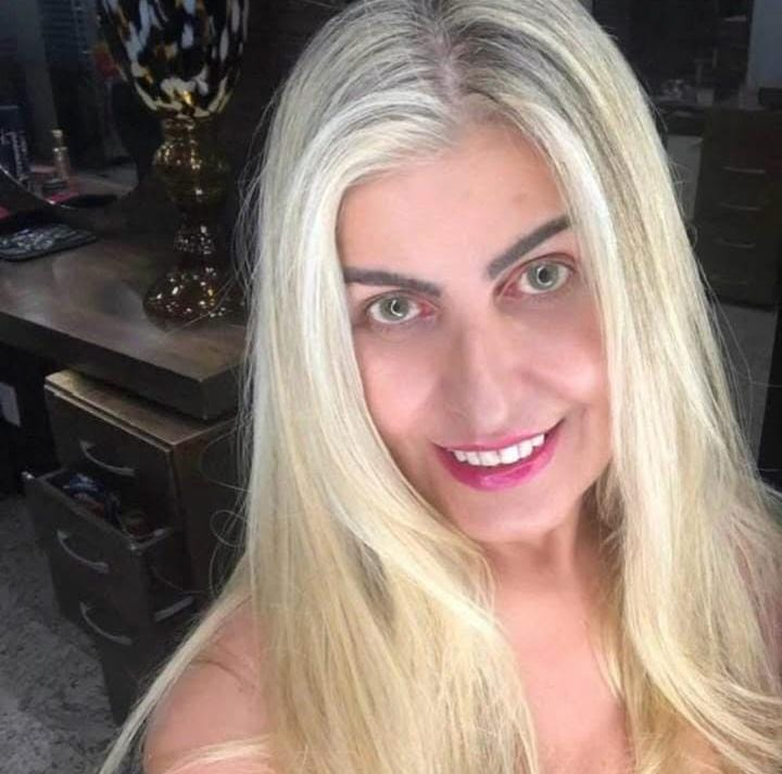 Mulher que morreu em incêndio no RJ  era professora aposentada do estado