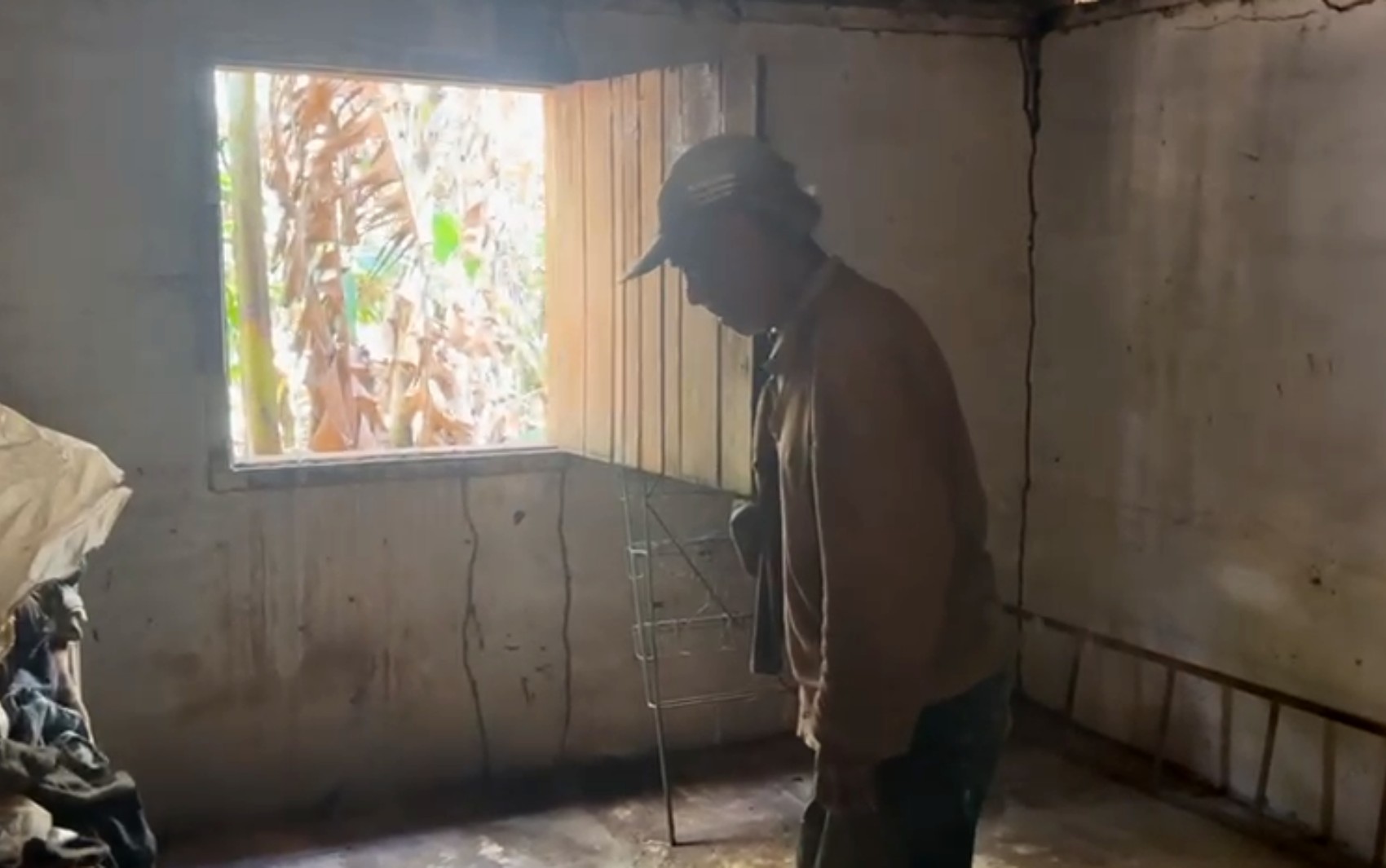 VÍDEO: Trabalhador que vivia há 40 anos em condições análogas à escravidão é resgatado durante operação em MG