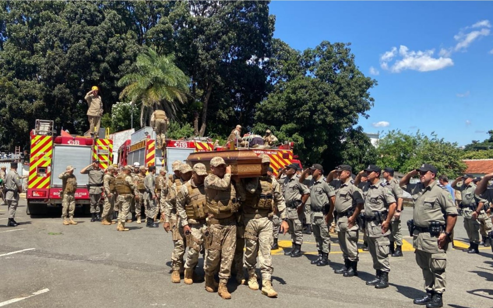 Velório de policiais militares que morreram em acidente em rodovia de Goiás