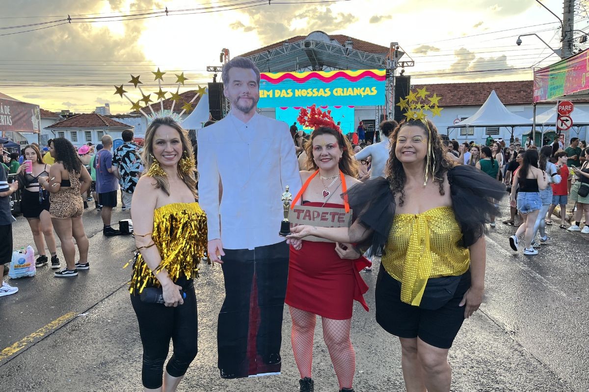 De Wagner Moura no Oscar a Freddie Mercury prateado: fantasias criativas marcam Carnaval em Campo Grande