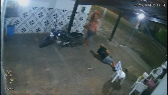 Vídeo: homem tenta roubar arma e atira nas costas de PM no litoral do Piauí - Programa: G1 PI 