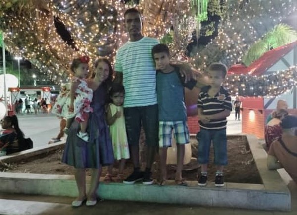 Seis pessoas da mesma família morreram. Entre as vítimas estão 4 irmãos menores de 10 anos e os pais, ambos de 36 anos — Foto: Arquivo pessoal