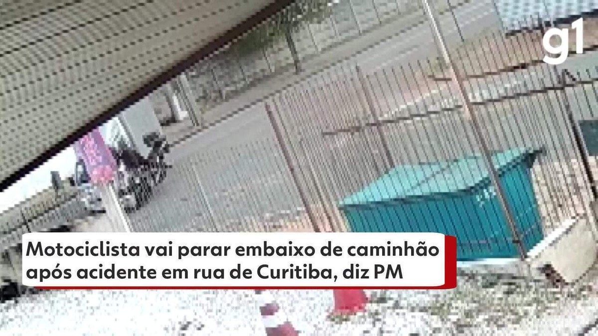 VÍDEO: Motociclista vai parar embaixo de caminhão após acidente em rua ...