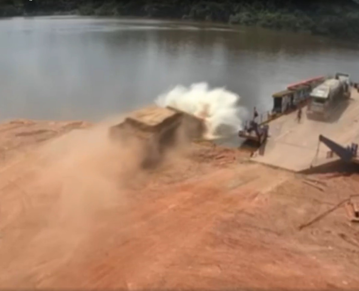 Caminhoneiro se joga e carreta desgovernada cai no Rio Xingu, no Pará; VÍDEO 