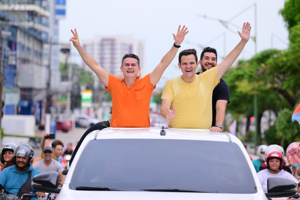 David Almeida e o vice-prefeito Renato Júnior participam da carreata da vitória em Manaus. — Foto: Divulgação