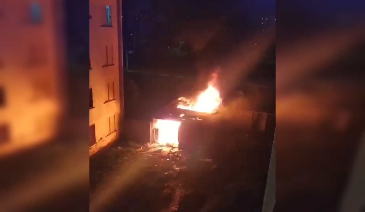 VÍDEO: veículo pega fogo em garagem na Vila Sônia em Itapetininga