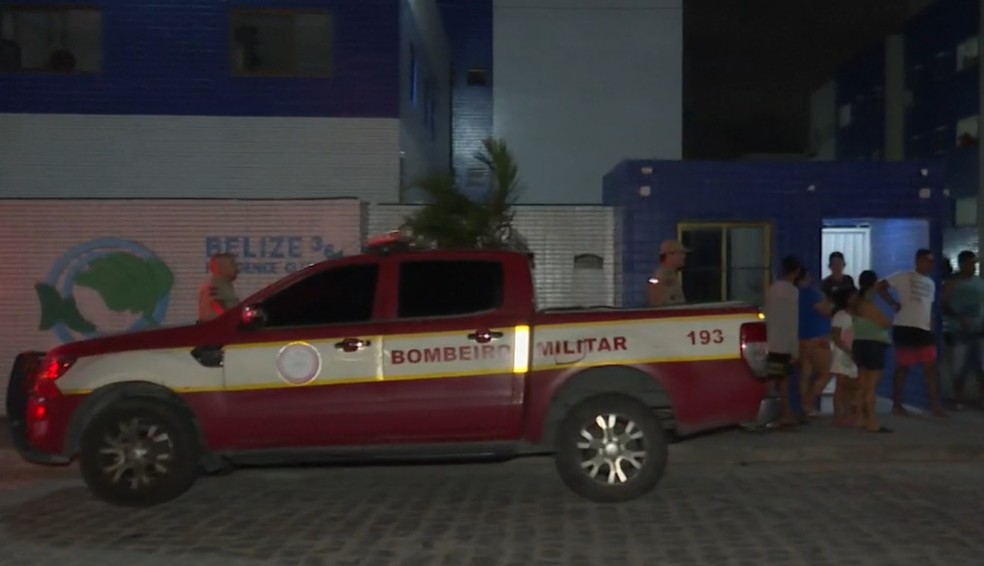 Bombeiros foram acionados para conter o fogo — Foto: TV Cabo Branco/Reprodução