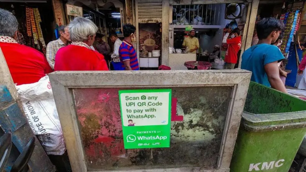 Apesar de ter o Brasil como um de seus maiores mercados, o WhatsApp não conseguiu alavancar adesão à sua solução de pagamentos entre usuários no país — Foto: Getty Images via BBC