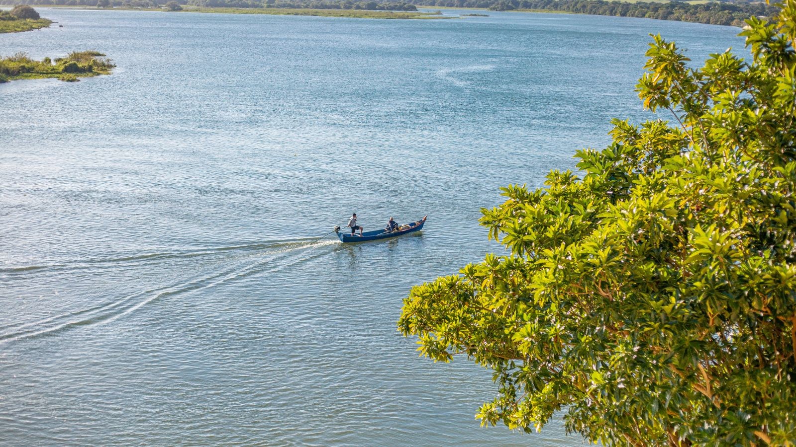 Embarcação com quatro pessoas naufraga no Rio São Francisco, em Penedo