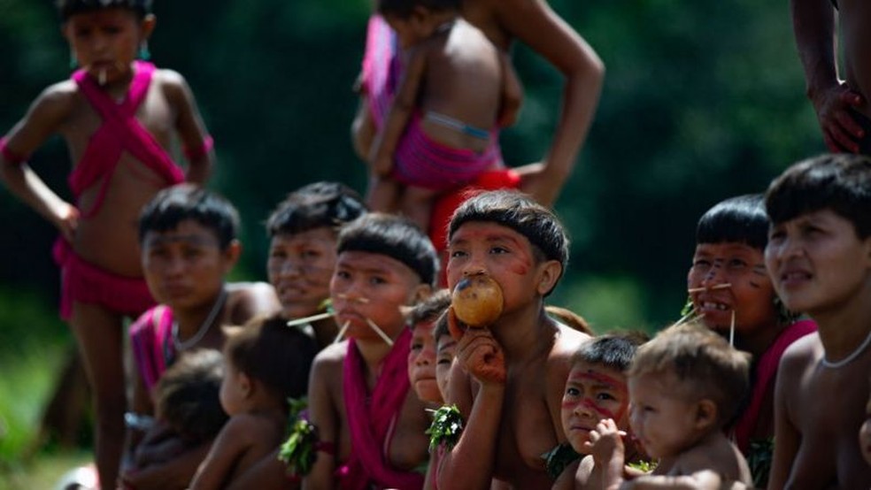 Indígenas Yanomami, em território localizado entre Roraima e Amazonas. — Foto: GETTY IMAGES