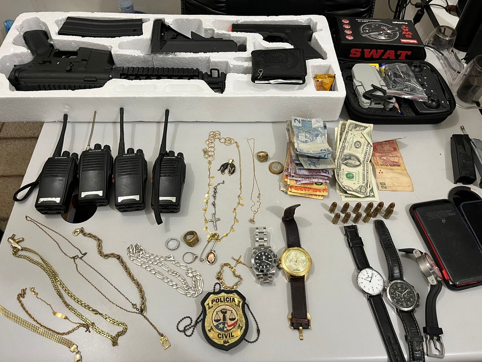 Dois homens são presos em Teresina suspeitos de se passarem por Polícia Federal para assaltar casas no MA — Foto: Reprodução