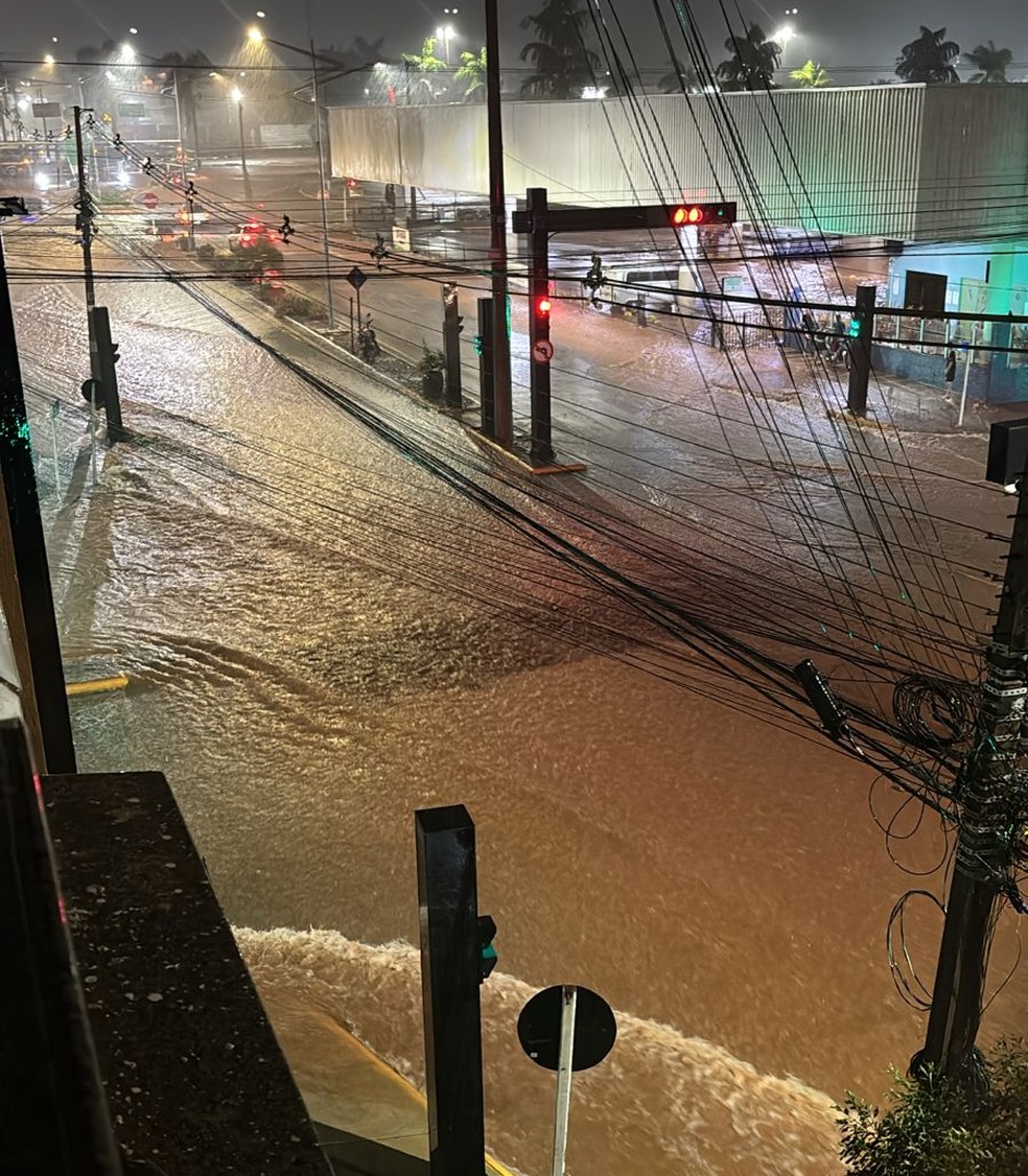 A previsão é que a chuva continue no município durante esta semana, com 90% de chance de precipitação até domingo (27). — Foto: Thiago Marques/ Arquivo pessoal