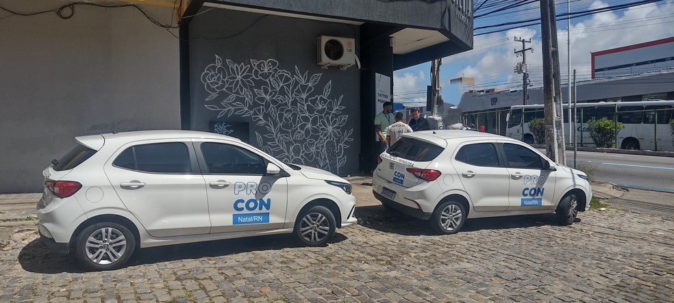 Procon faz operação para fiscalizar venda de produtos infantis irregulares em Natal — Foto: Divulgação