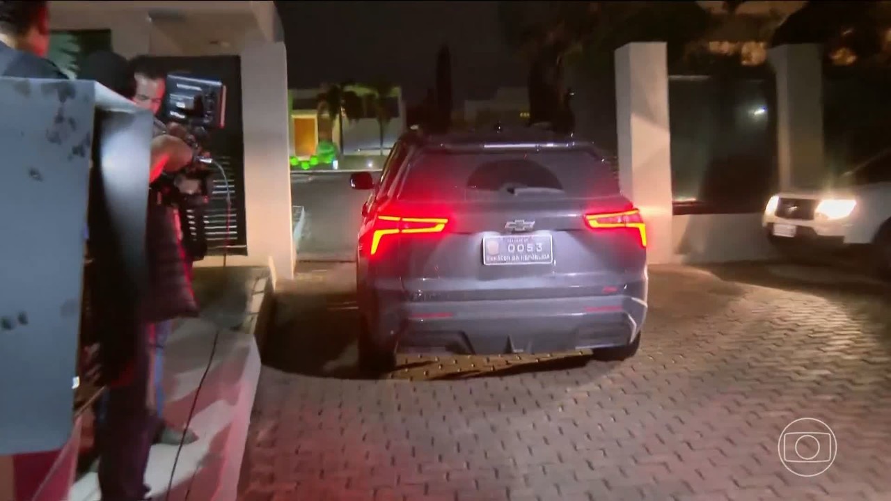 Pré-candidatura à Presidência é 'irreversível', não vamos voltar atrás, diz Flávio Bolsonaro