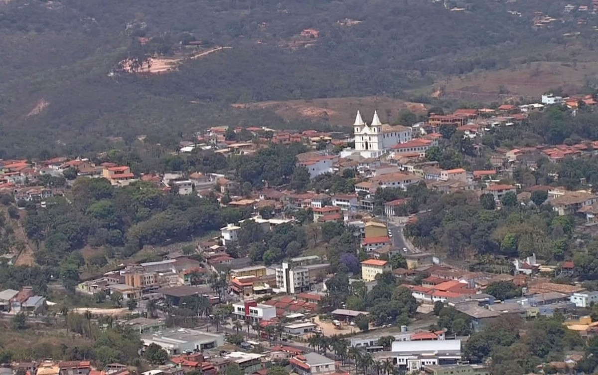 Associação de municípios diz que governo de Minas está com repasses deste ano em dia Minas