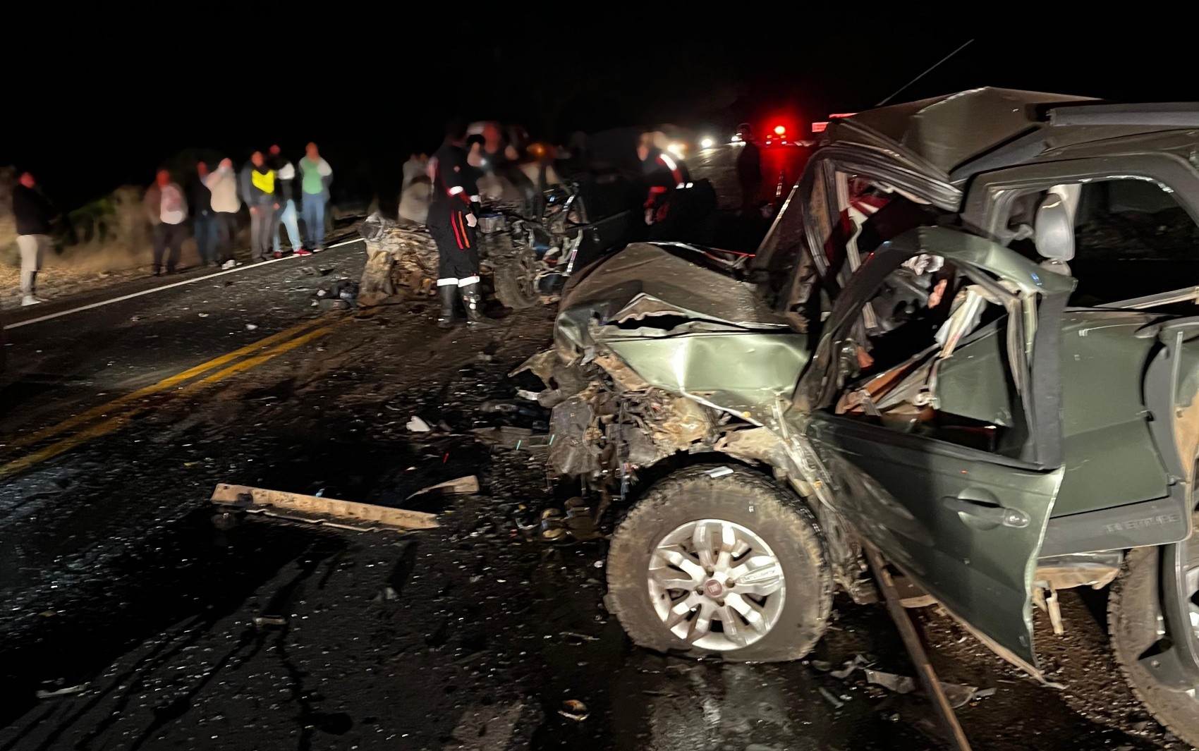 Câmera de segurança registra acidente que deixou oito mortos e dois feridos em rodovia de MG