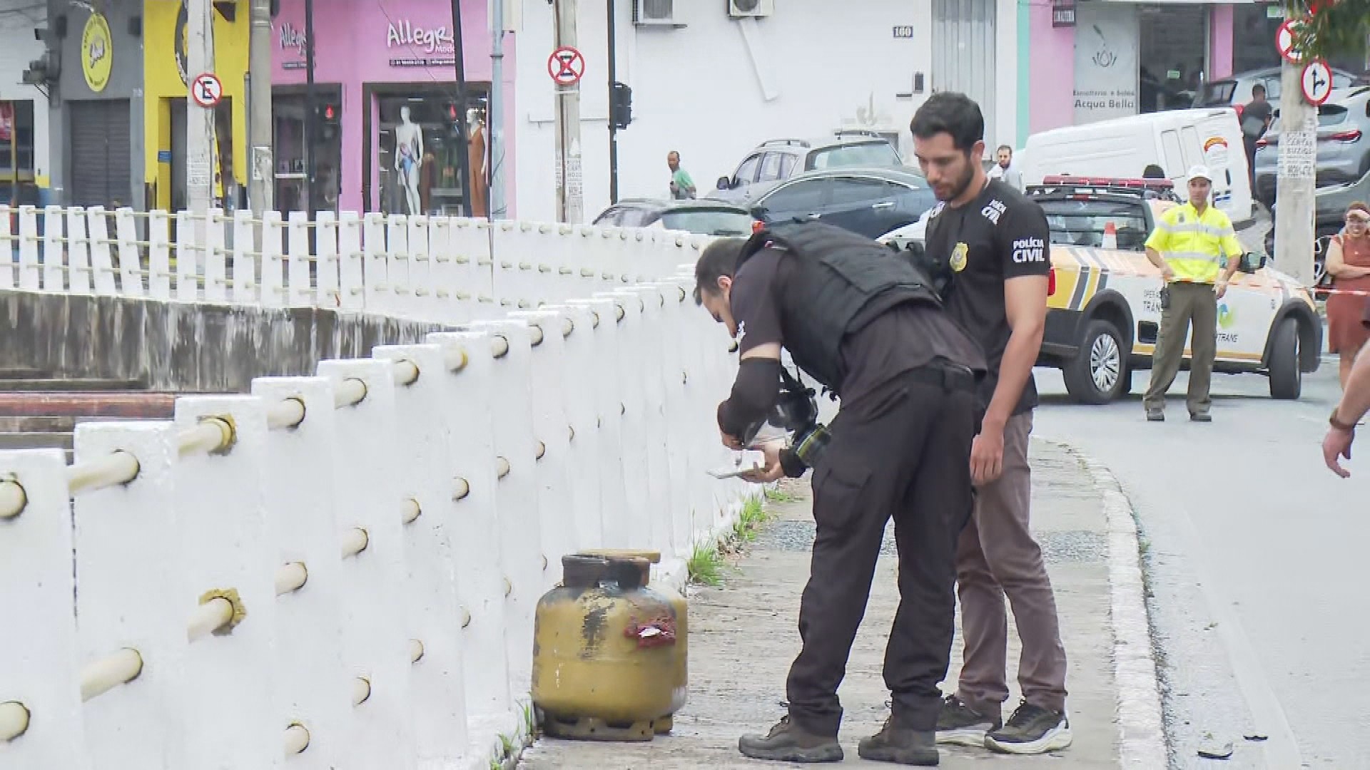 Explosão de botijão em restaurante deixa homem gravemente ferido e interdita avenida de BH; VÍDEO