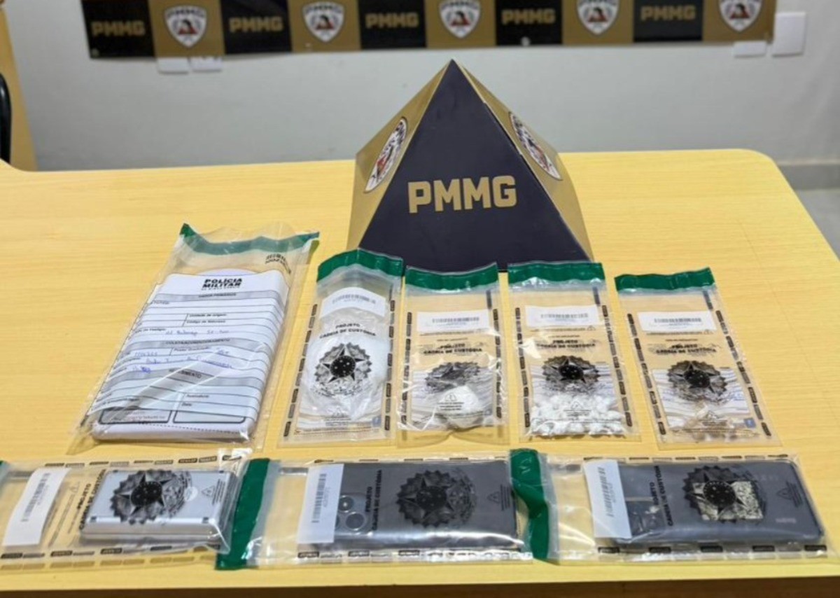 Drogas e balanças são apreendidas em lote vago, em Santa Rita do Itueto; 3 foram detidos