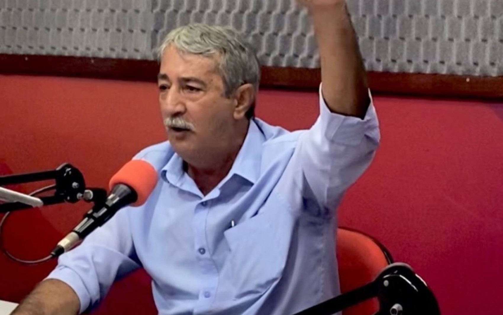 Justiça decreta prisão preventiva de secretário preso por espancar com bastão esposa com câncer