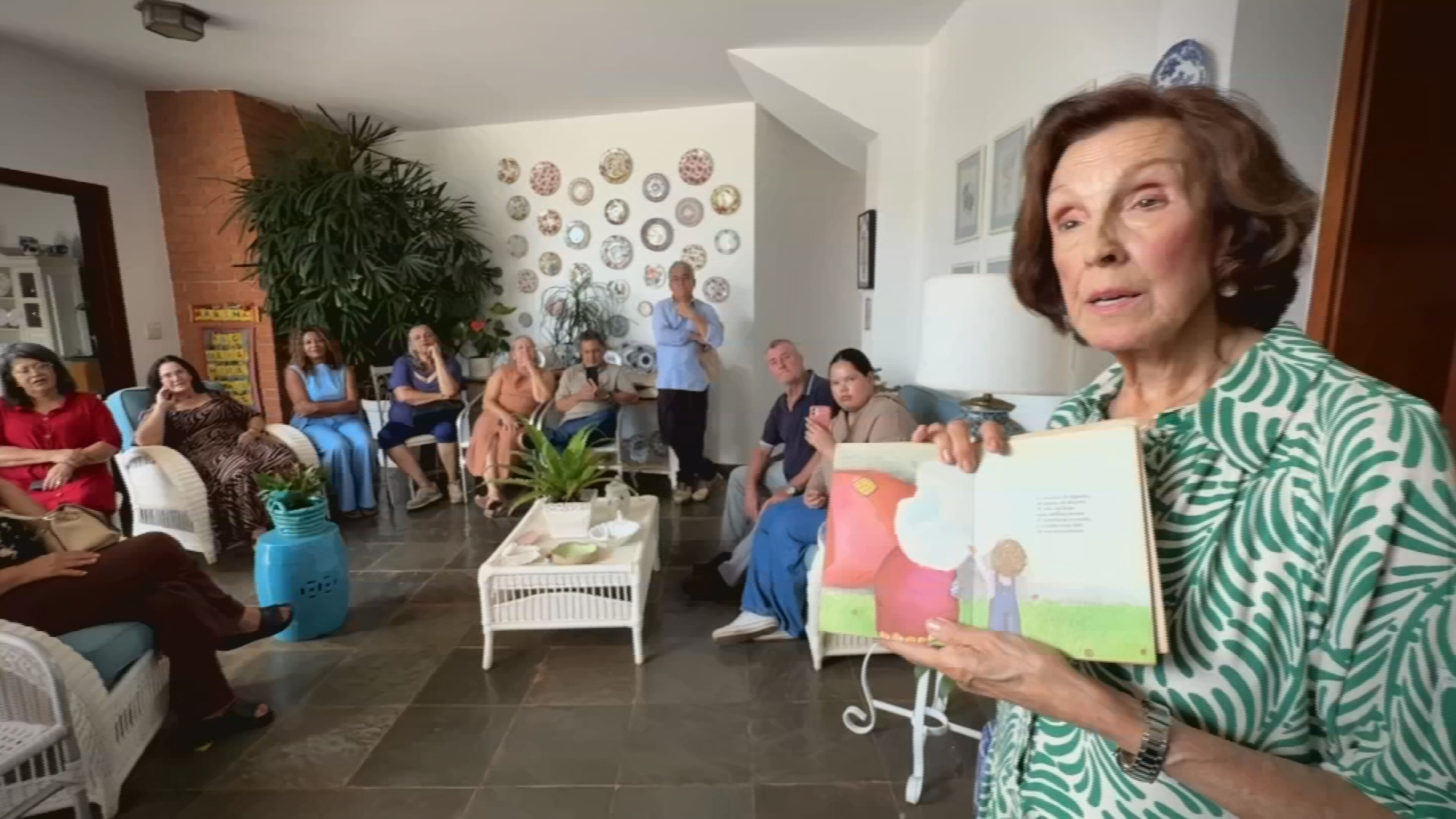 Após quase 60 anos, ex-alunos se reencontram com professora que marcou suas vidas no interior de SP