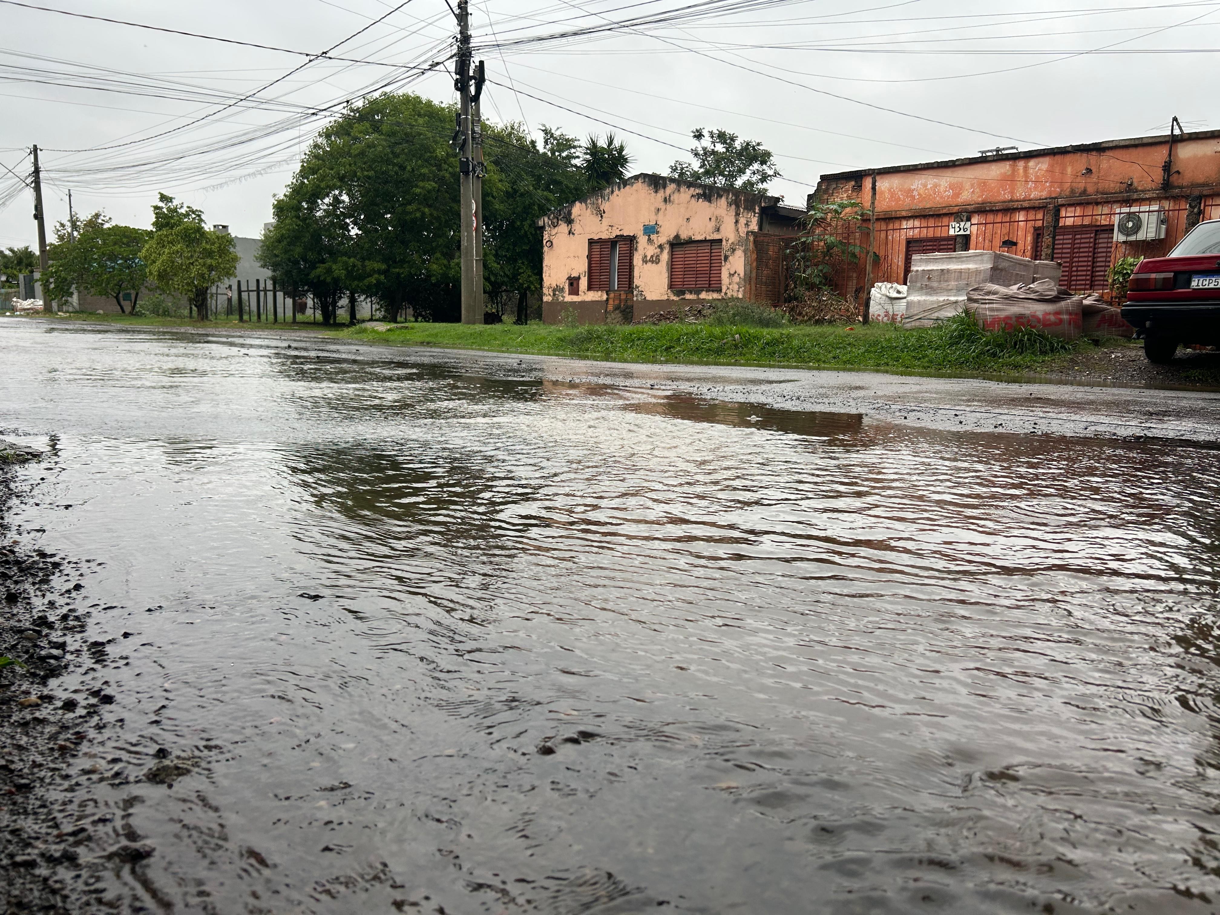 Temporal no RS: Uruguaiana tem 80 mm de chuva em 3 horas, e Hulha Negra cancela aulas