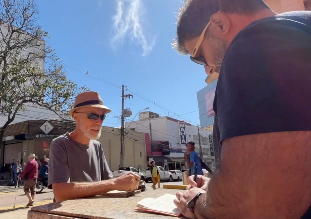Inspirada no movimento Urban Sketchers, exposição 'retraça