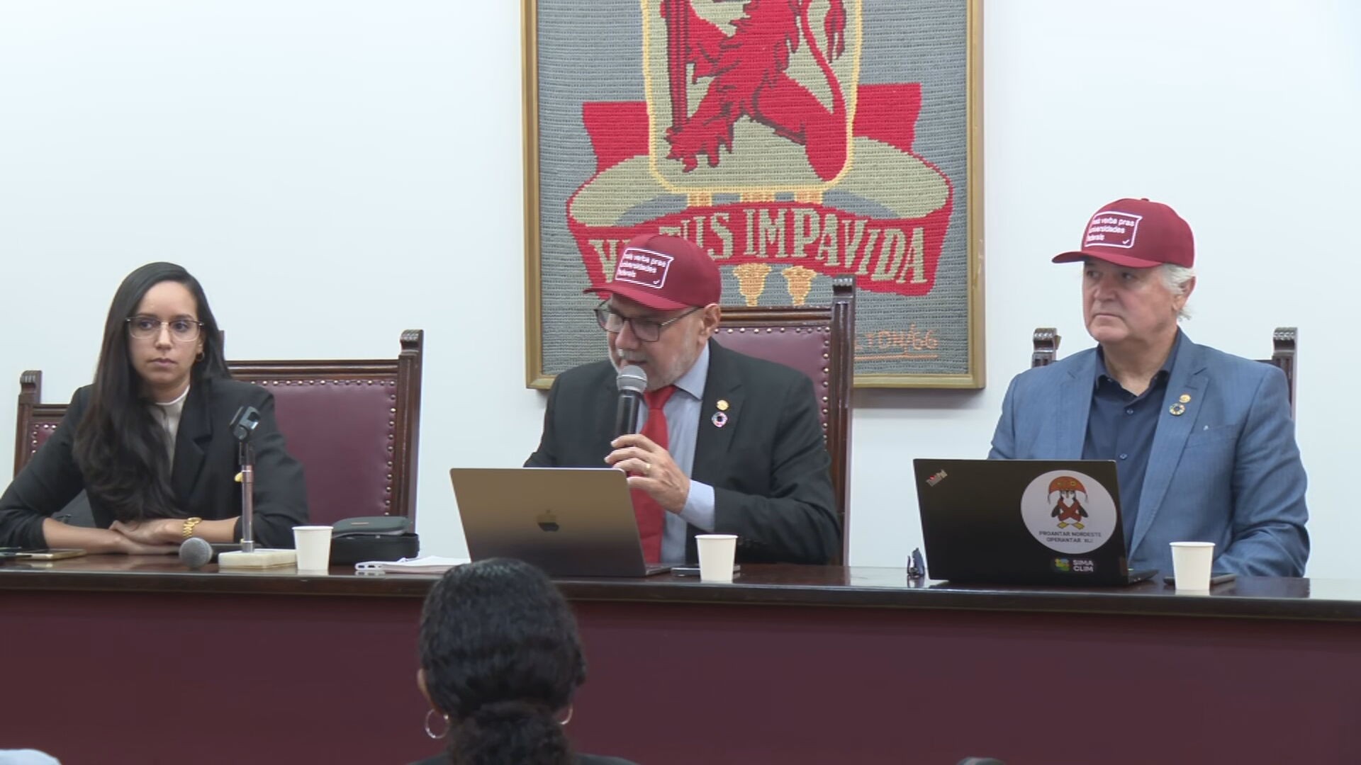 Reitor da UFPE anuncia corte de gastos e diz que instituição enfrenta déficit de quase R$ 24 milhões no orçamento