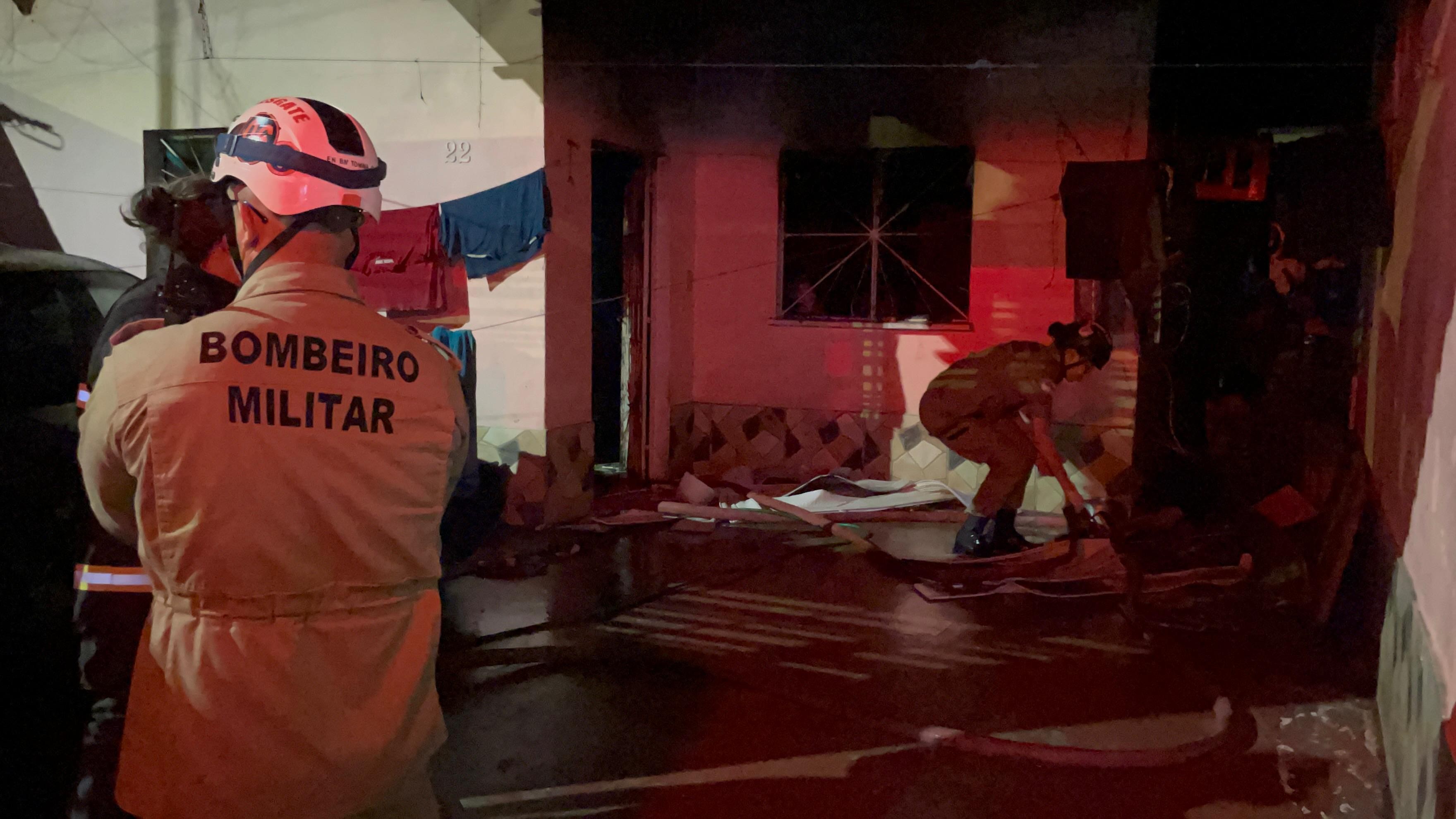Incêndio atinge casa após curto-circuito em ventilador na Zona Norte de Manaus