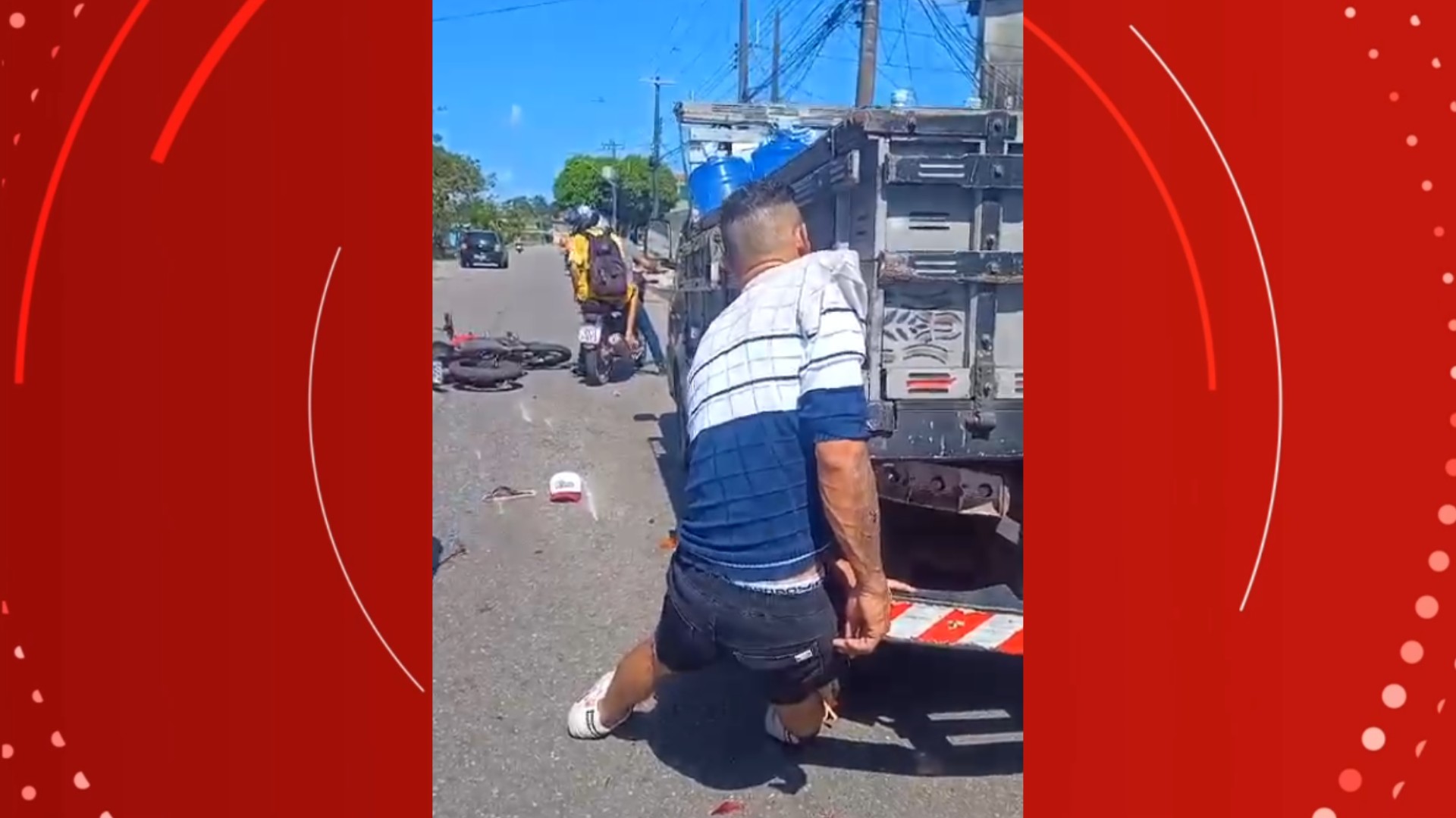 Homem fica pendurado pelo ombro em caminhão após acidente do PA; VÍDEO  