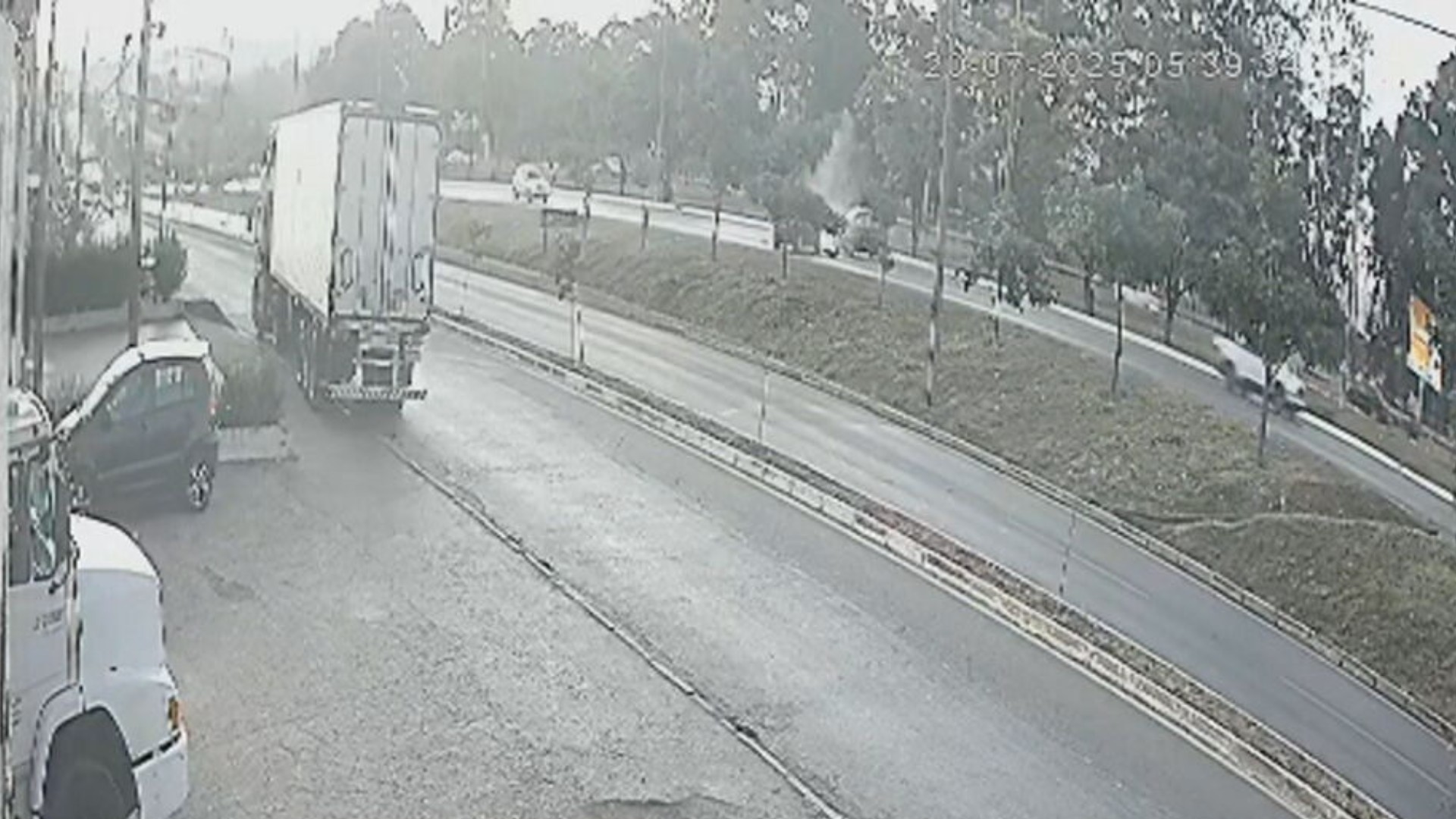 VÍDEO: motorista na contramão colide de frente com outro veículo na EPTG