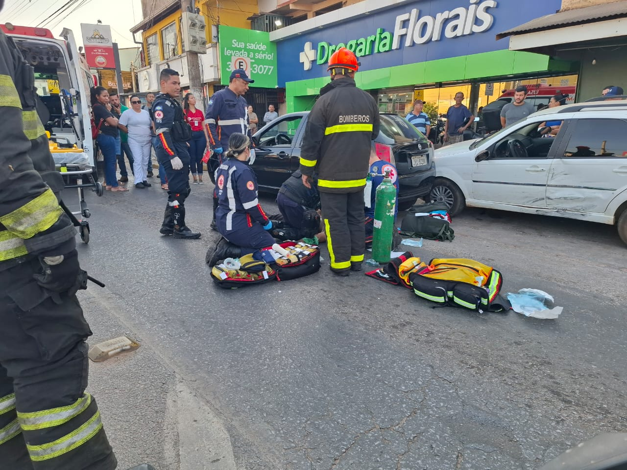 Motorista sofre mal súbito e morre após bater carro em poste em Cuiabá 