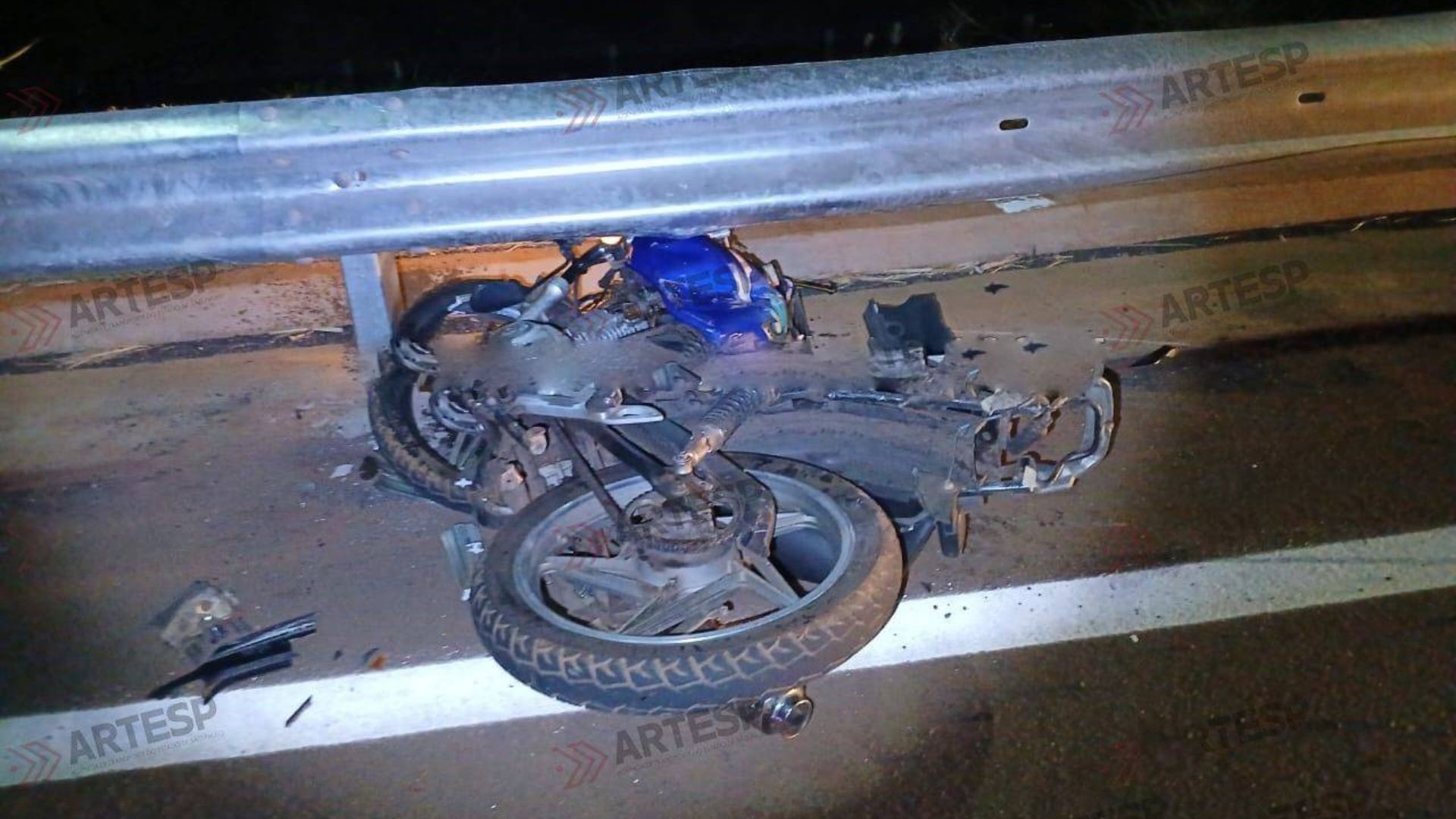 Motociclista e garupa morrem ao serem atingidos por carro na rodovia SP-333 em Assis