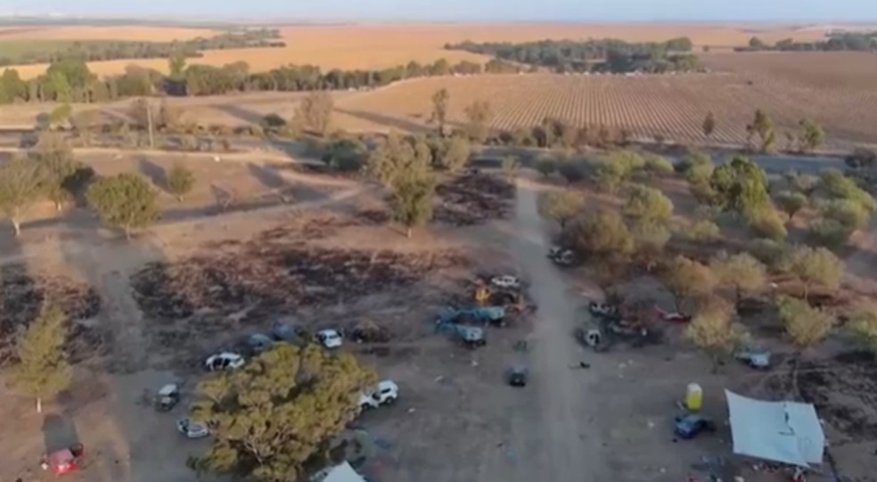 Drone mostra como ficou rave atacada pelo Hamas — Foto: Reuters