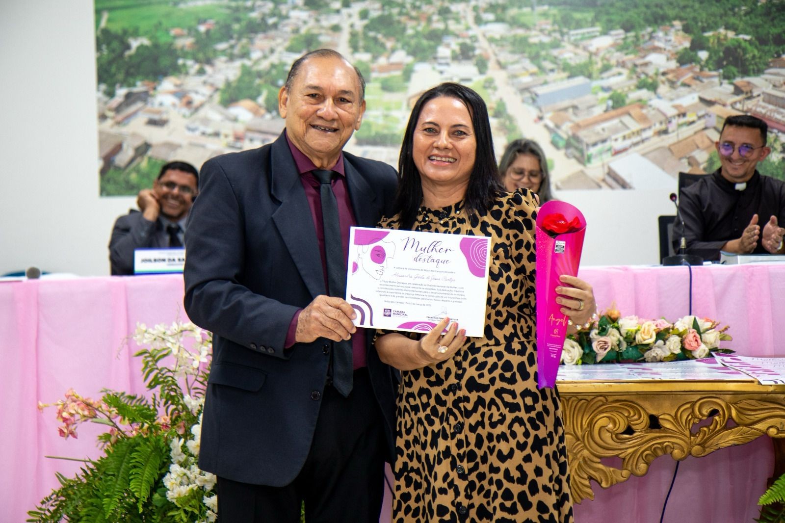 Câmara de Mojuí dos Campos celebra o Dia Internacional da Mulher com homenagens e entrega de títulos