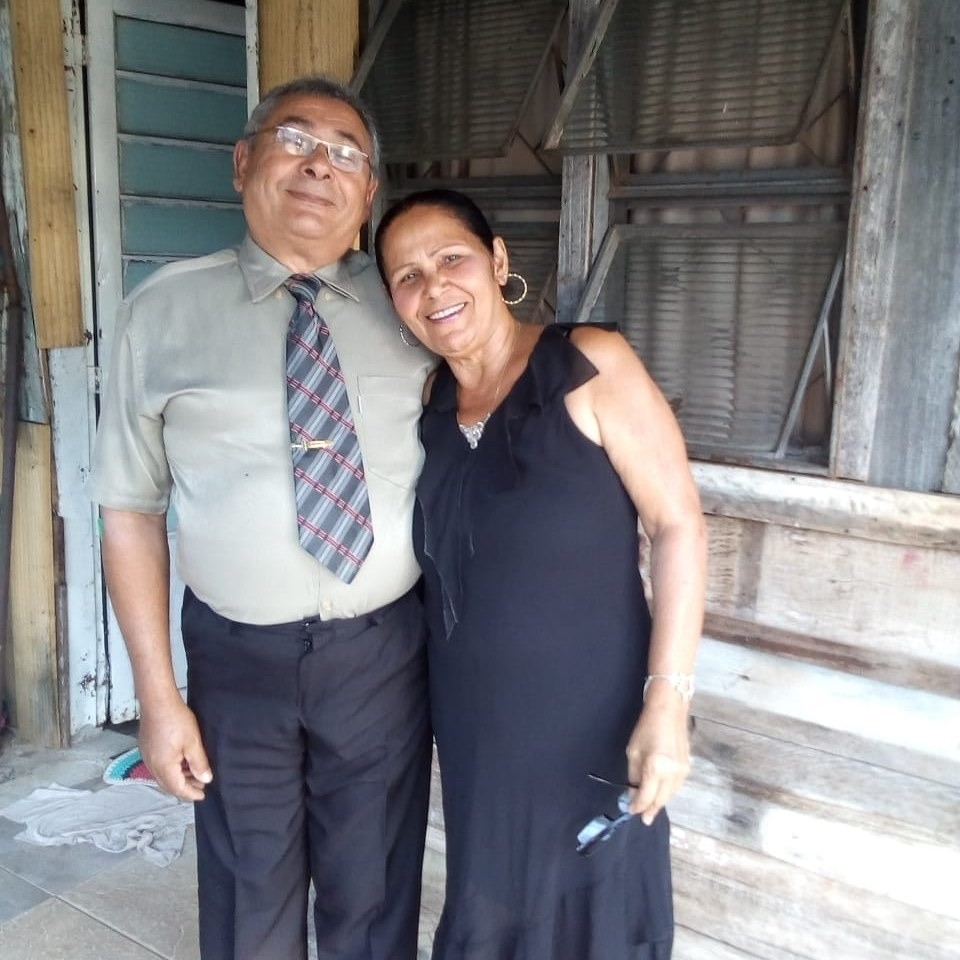Casal vítima de colisão entre carro e carreta é sepultado em Rinópolis