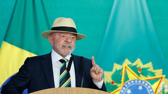 Lula diz estar satisfeito com decisões de Fachin sobre crise no STF: 'colocou ordem na casa'