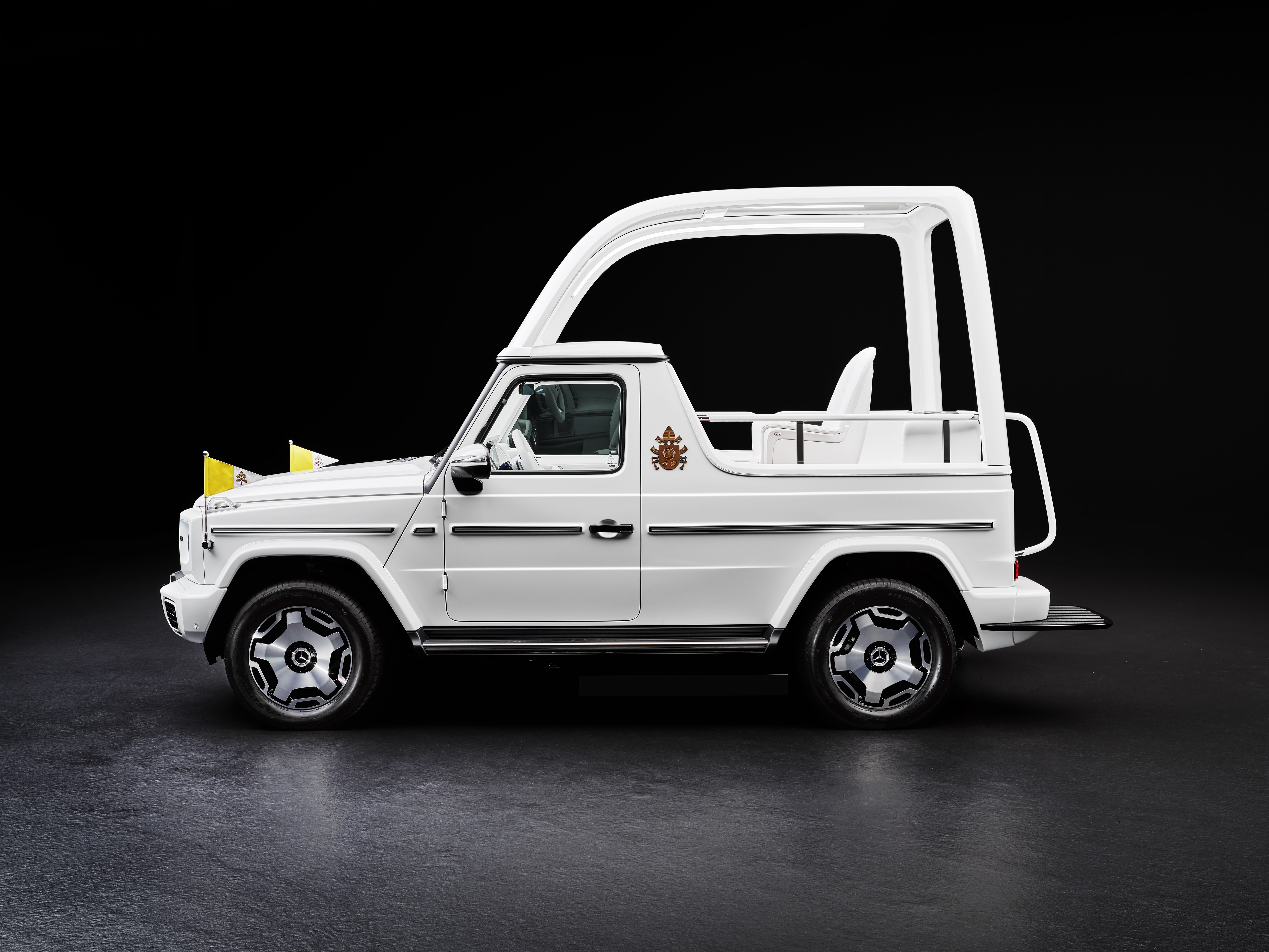Mercedes-Benz Classe G 100% é o novo Papamóvel — Foto: Divulgação | Mercedes-Benz