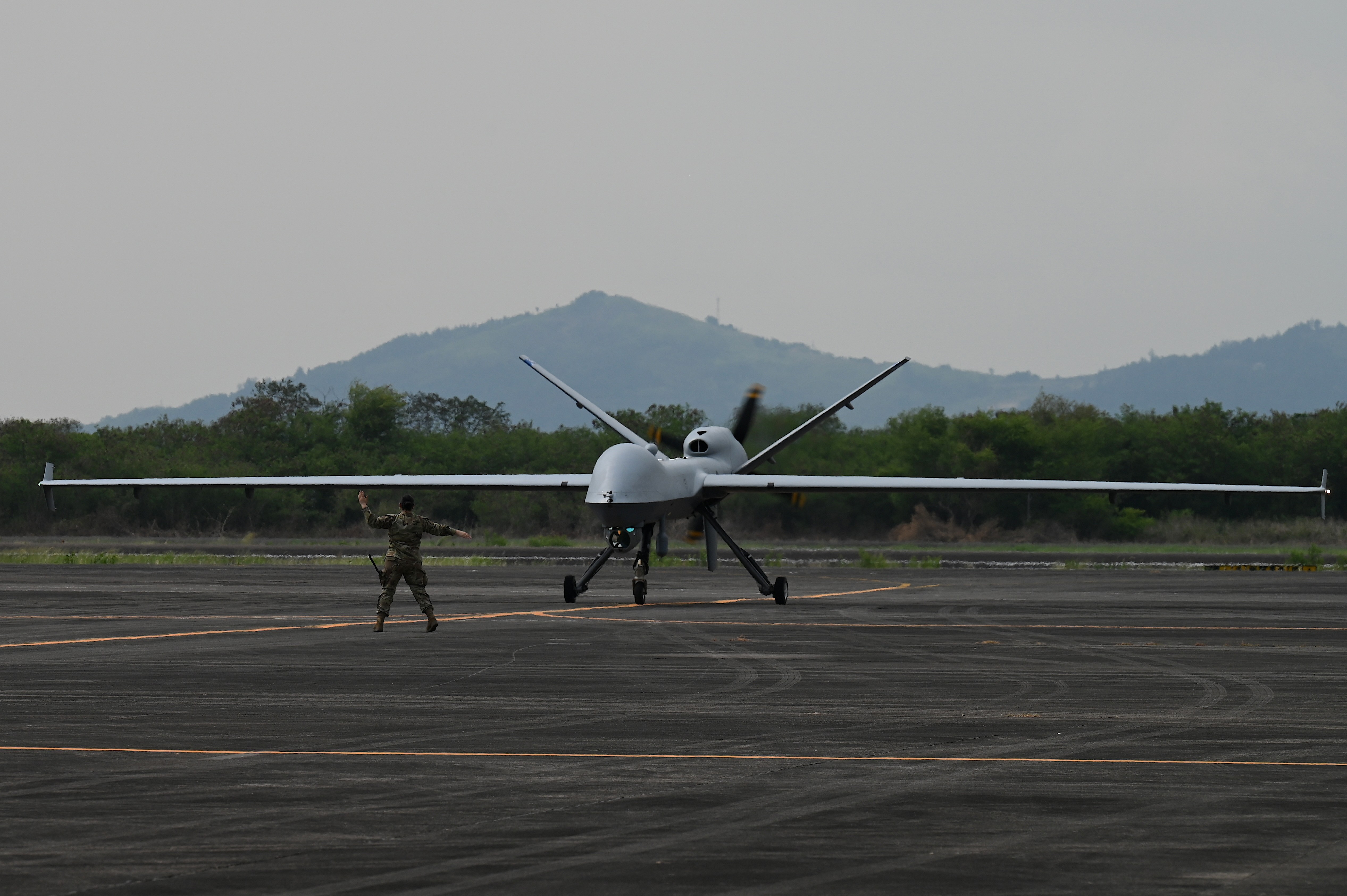 Governo Trump envia drones para reforçar investida contra cartéis de drogas na América do Sul, diz TV