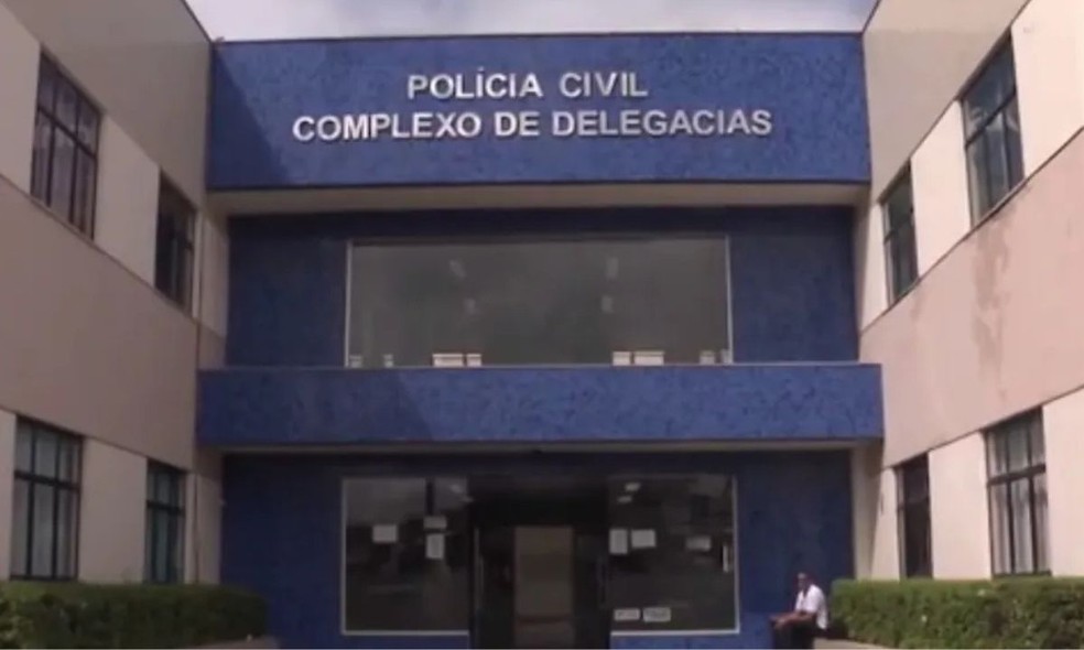 Casal foi preso em flagrante e levado para delegacia em Feira de Santana — Foto: Reprodução/TV Subaé