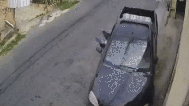Criança escapa milagrosamente de acidente de carro